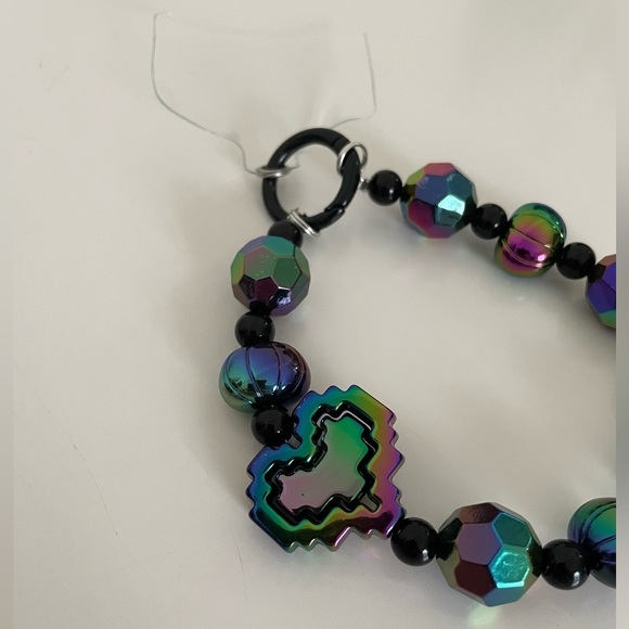 Iridescent Purple & Green Heart Large Beaded Charm Phone Accessory Wristlet - Picture 9 of 12